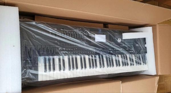 Korg Pa5X mint.jpg