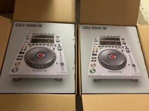 2 x Pioneer CDJ-3000-w Packed.jpg