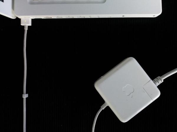Witte Macbook Adapter.jpg