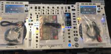 2xPioneerCDJ-2000NXS2-W1xDJM-900NXS2-W-(1).jpg