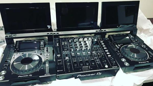 PioneerDJSystem2xCDJ-TOUR1DJM-TOUR1DJPackage.jpg