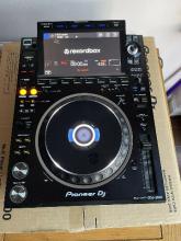 Pioneer CDJ 3000.jpg