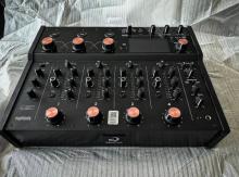 Nieu AlphaTheta Euphonia, PLAYdifferently MODEL 1