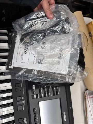 new Yamaha PSR-SX900 61-Key Arranger closer.jpg