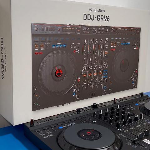 AlphaTheta DDJ-GRV6 DJ Controller wit Pack 1.jpeg