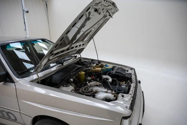 784689.jpg